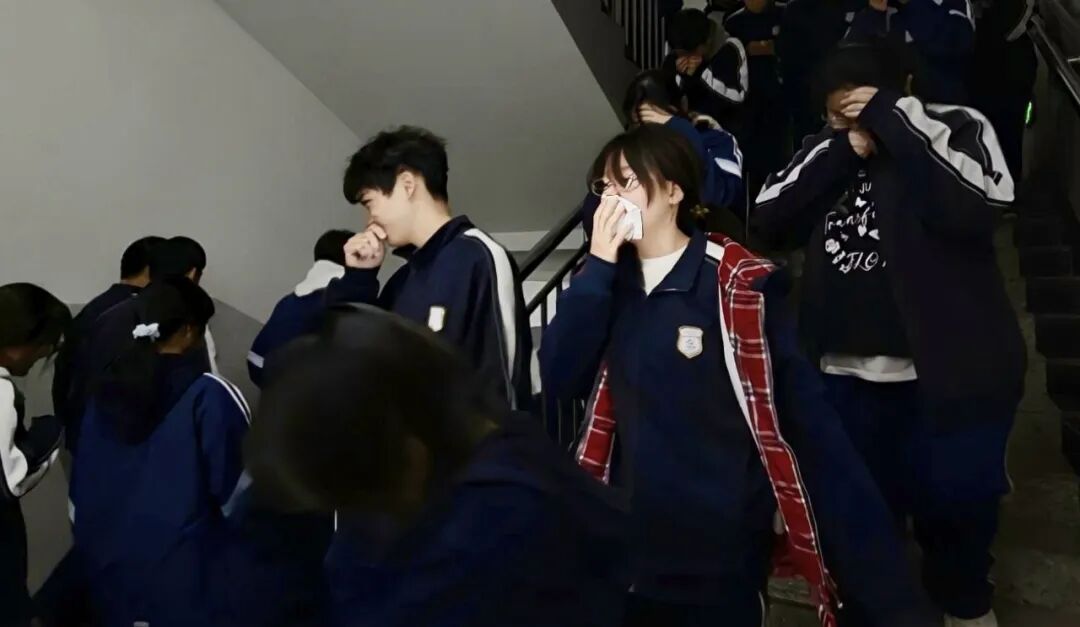 以演练筑防线 以安全护校园 | 甘肃嘉威中学开展消防安全疏散演练
